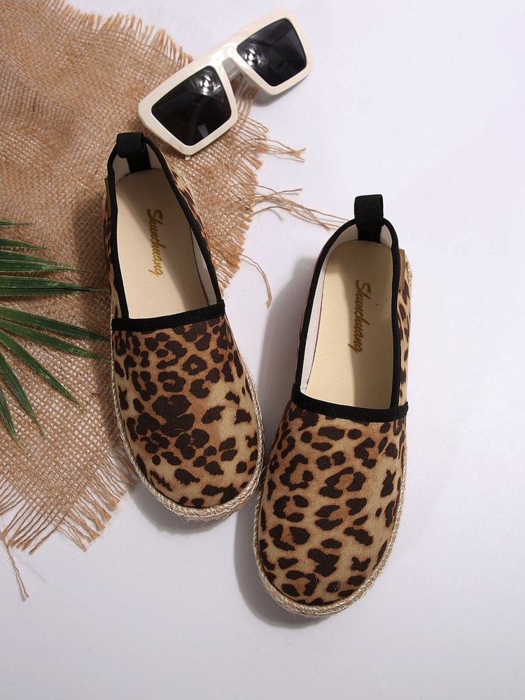 Europäischer und amerikanischer Stil, große Größen für Damen, neue Herbst-Export-Schuhe, flache, runde Zehenpartie, lässiger Slipper für Damen._voghion.com