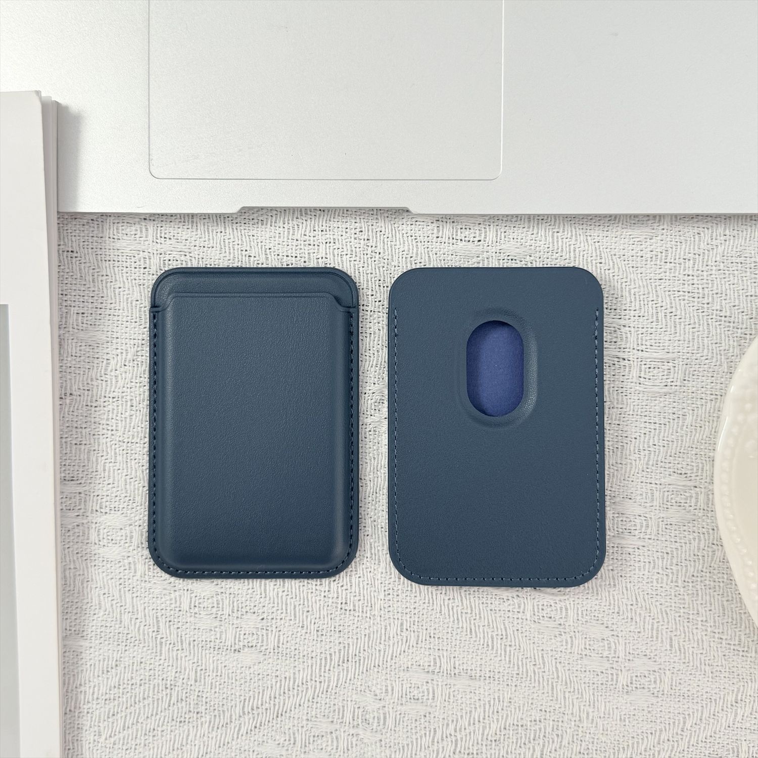 Porta carte di credito in pelle con forte magnete, compatibile con iPhone 17 16/15, modello TechGlobe_voghion.com