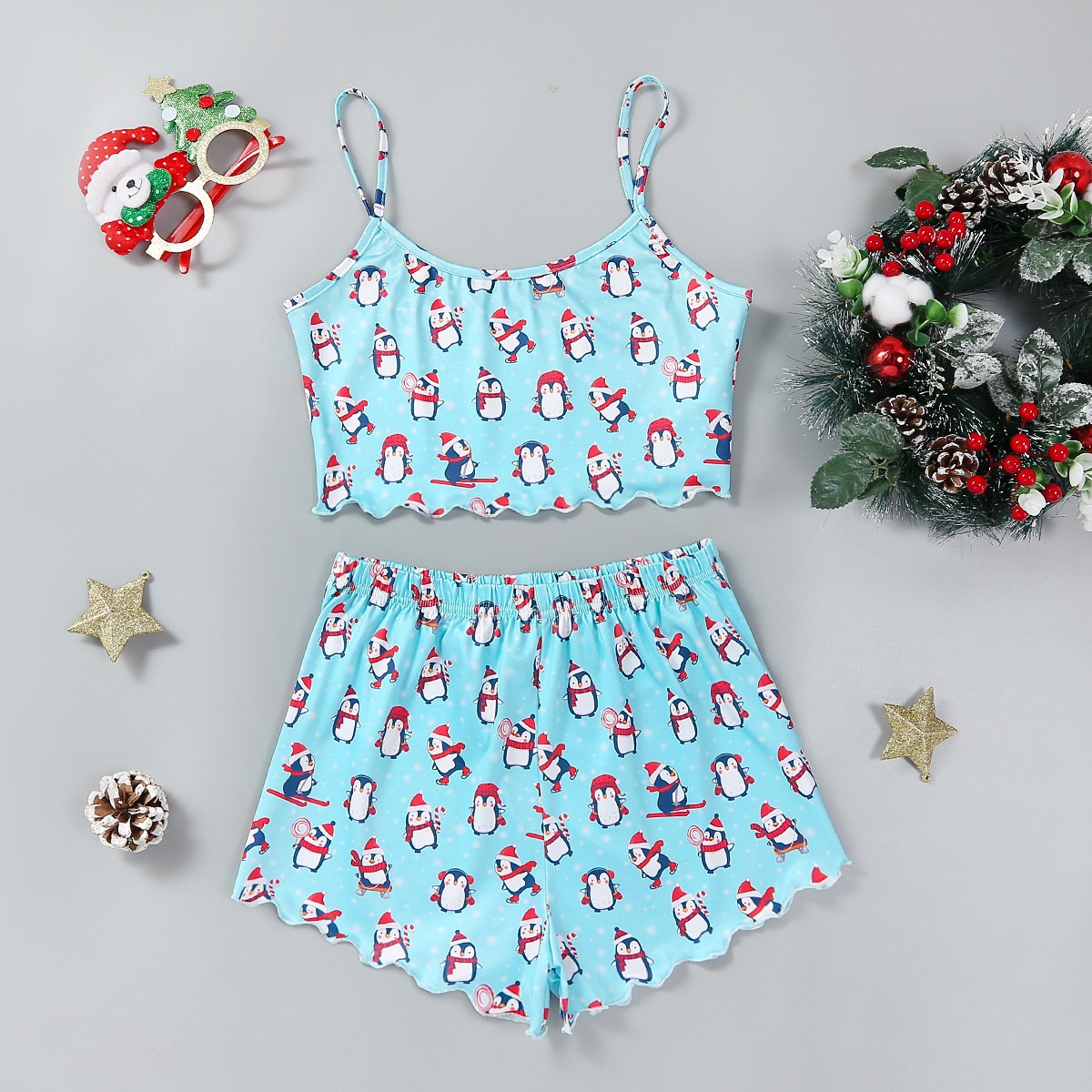 ChicShe Weihnachtlicher Pyjama im europäischen und amerikanischen Stil, neues dünnes Set für Damen, ärmellose Shorts aus Milchseide, schlicht und lässig, zweiteilig_voghion.com