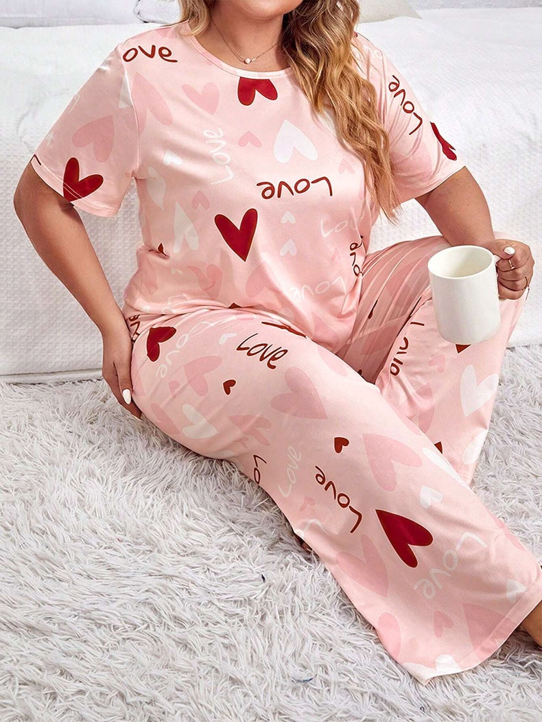 ChicShe Pyjama-Set in Übergröße für Damen: Lange Hose, Kurzarm-T-Shirt mit Herzmuster, 2-teilig, bordeauxrot_voghion.com