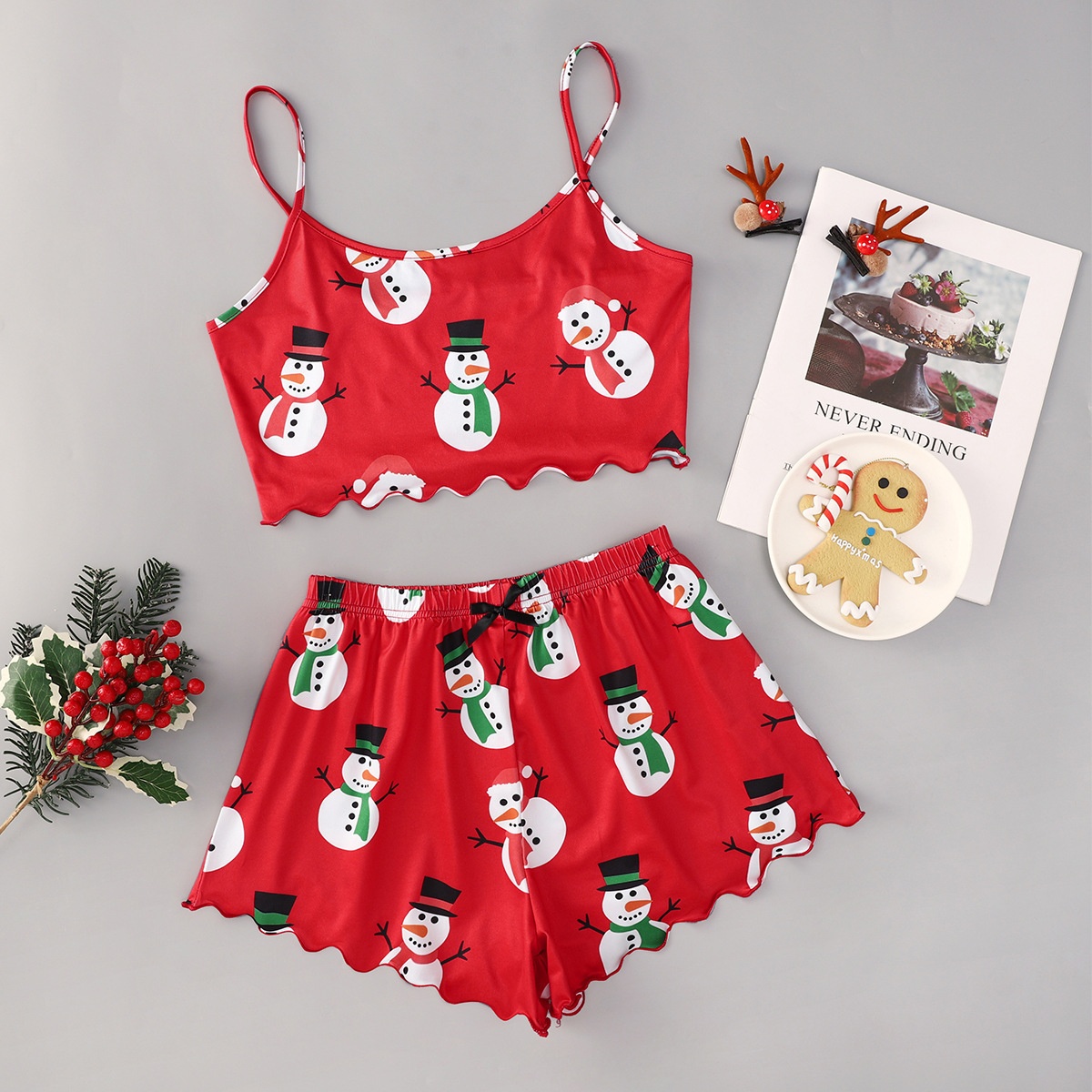 ChicShe Weihnachtlicher Pyjama im europäischen und amerikanischen Stil, neues dünnes Set für Damen, ärmellose Shorts aus Milchseide, schlicht und lässig, zweiteilig_voghion.com