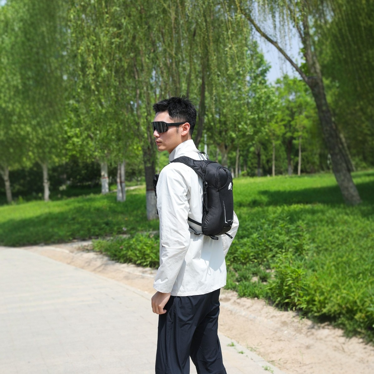 ActiveGo Outdoor Cycling Hydration Simple Large Capacity Breathable Hiking Sports Bag Lightweight Versatile Fashionable_voghion.com