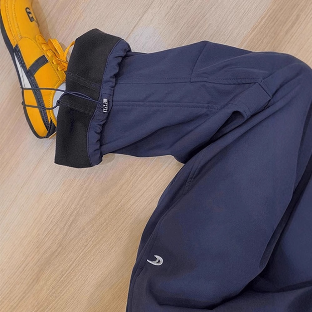 001 Marineblaue, wasserdichte, fleecegefütterte Softshell-Herrenhose für Herbst und Winter, geeignet für Outdoor-Aktivitäten wie Wandern und Skifahren im amerikanischen Fallschirmjäger-Stil_voghion.com