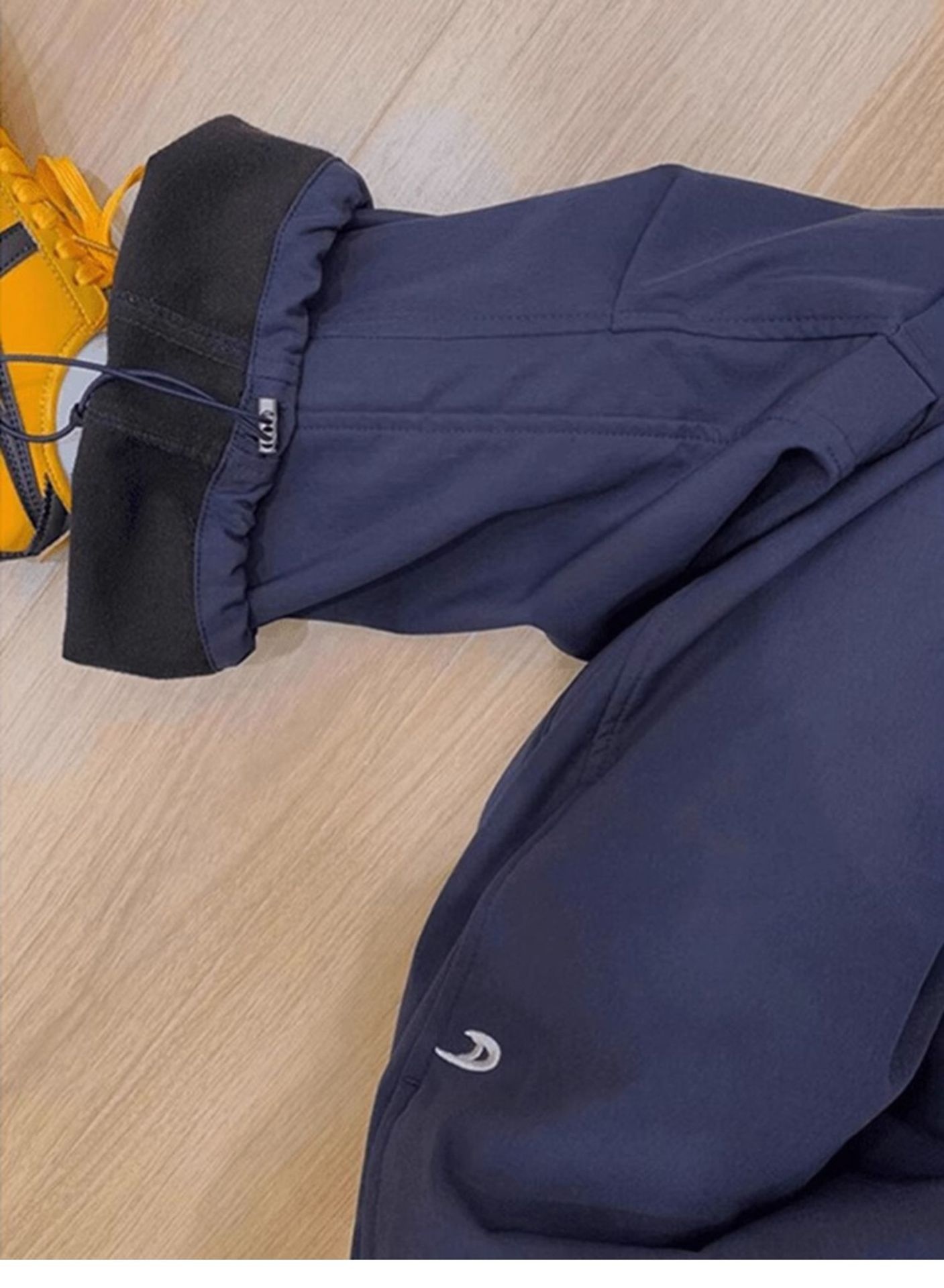 001 Marineblaue, wasserdichte, fleecegefütterte Softshell-Herrenhose für Herbst und Winter, geeignet für Outdoor-Aktivitäten wie Wandern und Skifahren im amerikanischen Fallschirmjäger-Stil_voghion.com