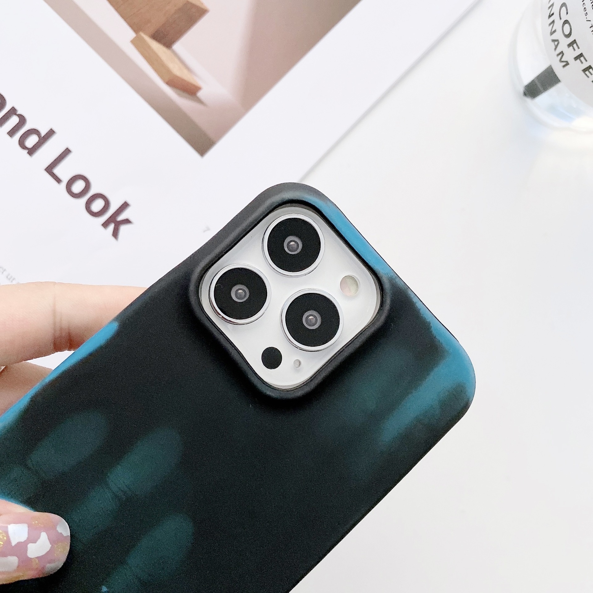 Custodia rigida con sensore termico TechGlobe adatta per iPhone 16PROmax, iPhone 14/15pro, con cambio colore e sensibilità alla temperatura_voghion.com