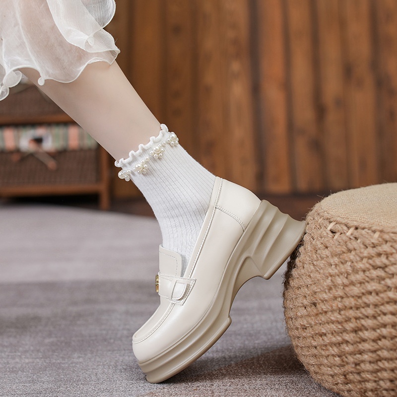 Mocassins de sola grossa para mulheres, estilo britânico, camélia, pretos, salto baixo, modelo 2025, em couro, tipo meia._voghion.com