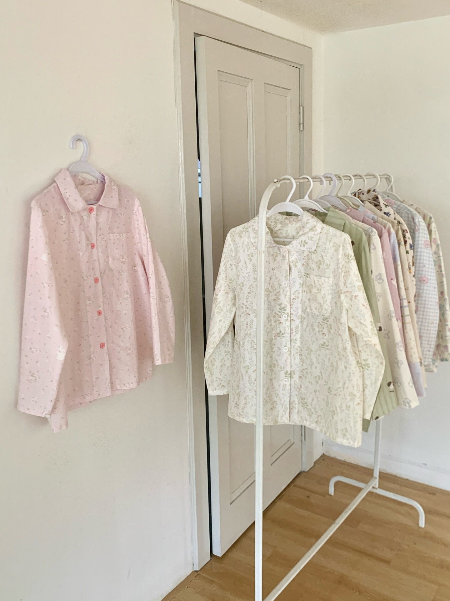 ChicShe CCTV Broadcast Classe A Pigiama a doppio strato Abbigliamento da casa in garza di puro cotone Pantaloni lunghi a maniche lunghe Ragazza carina_voghion.com