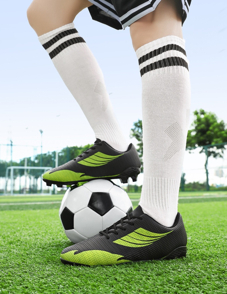 ShoeGlobe Scarpe da calcio basse corte da allenamento in pelle con superficie chiodata e antiscivolo per ragazzi e ragazze_voghion.com