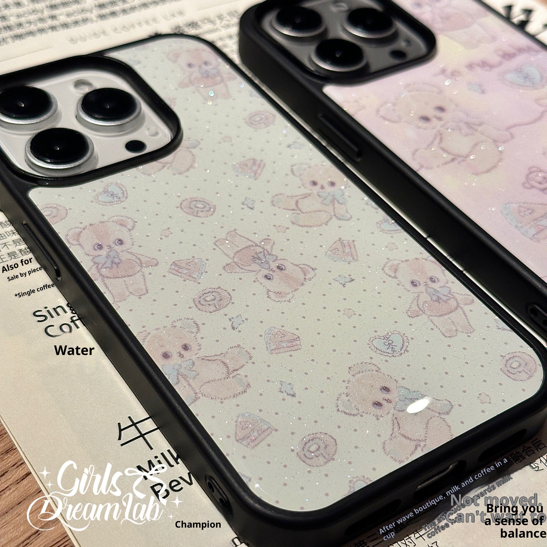 TechGlobe Original Cream Series Plüschbär, Epoxidharz, schwarzer Rahmen, rosa-blaue, niedliche Handyhülle mit großem Loch für iPhone_voghion.com