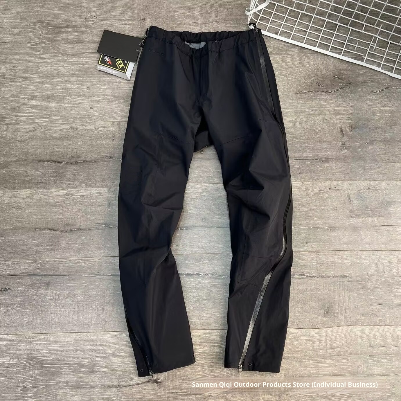 001 Hochwertige Version Taizhou Niaojia Hardshell-Jacke mit durchgehendem Reißverschluss, wasserdichte Windhose Beta Pant für Outdoor-Aktivitäten_voghion.com