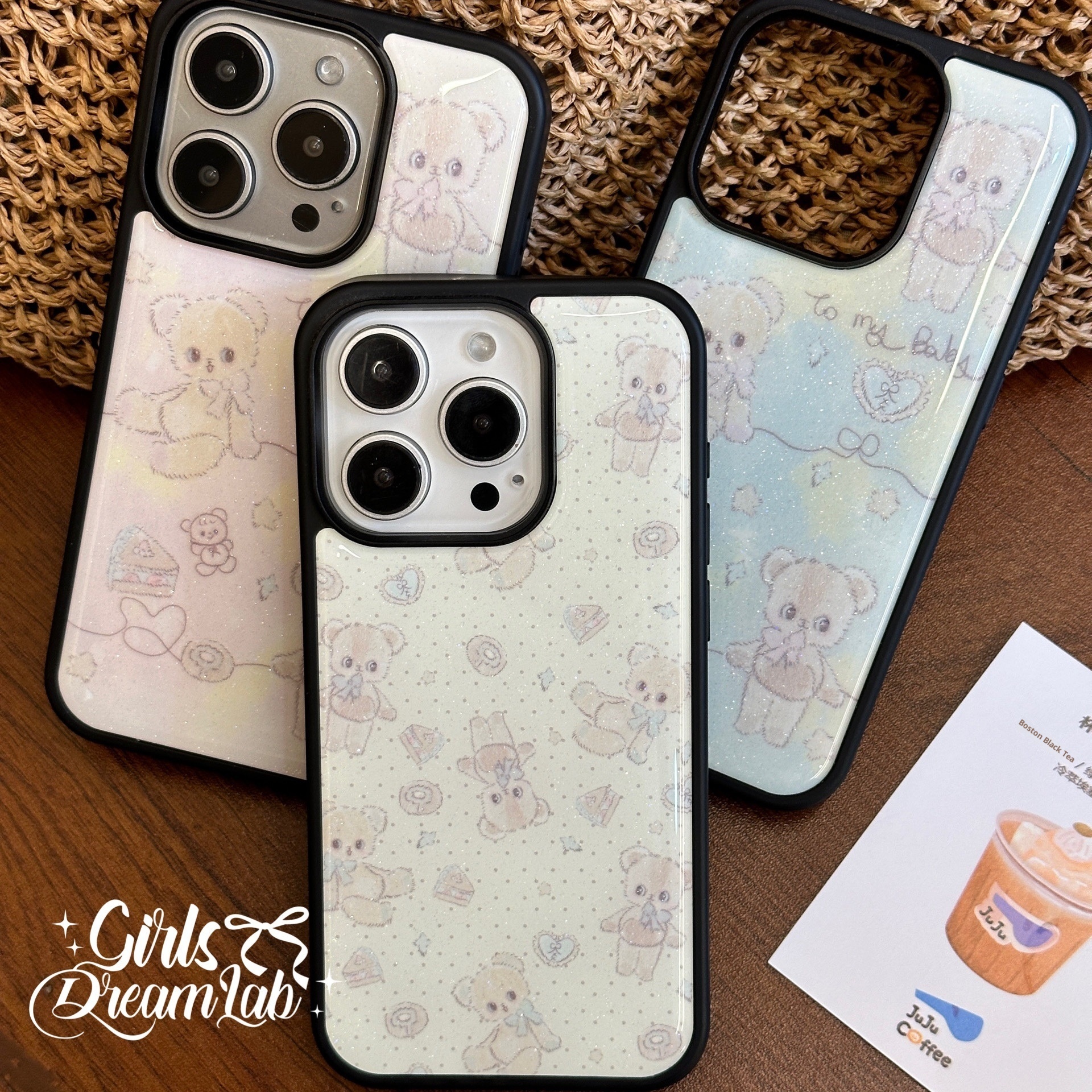 TechGlobe Original Cream Series Plüschbär, Epoxidharz, schwarzer Rahmen, rosa-blaue, niedliche Handyhülle mit großem Loch für iPhone_voghion.com