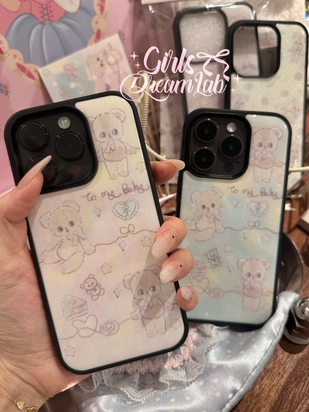 TechGlobe Original Cream Series Plüschbär, Epoxidharz, schwarzer Rahmen, rosa-blaue, niedliche Handyhülle mit großem Loch für iPhone_voghion.com