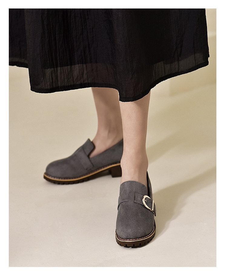Plus size loafers voor vrouwen 2024 lente nieuwe mode riem gesp instappers suède oppervlak vierkante hak moeder schoenen_voghion.com
