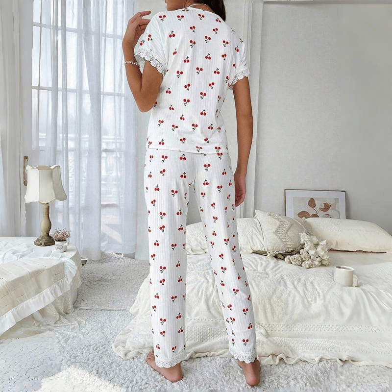 ChicShe Europäische und amerikanische grenzüberschreitende, heiß begehrte Damen-Homewear mit Kirschmuster, wasserlöslicher Stickerei, Kurzarm und langem Ärmel_voghion.com