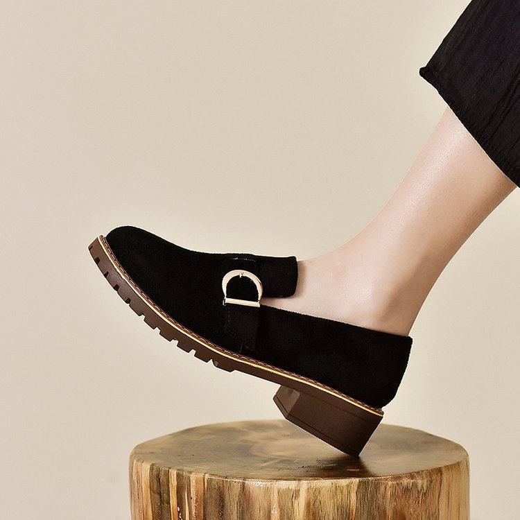 Plus size loafers voor vrouwen 2024 lente nieuwe mode riem gesp instappers suède oppervlak vierkante hak moeder schoenen_voghion.com