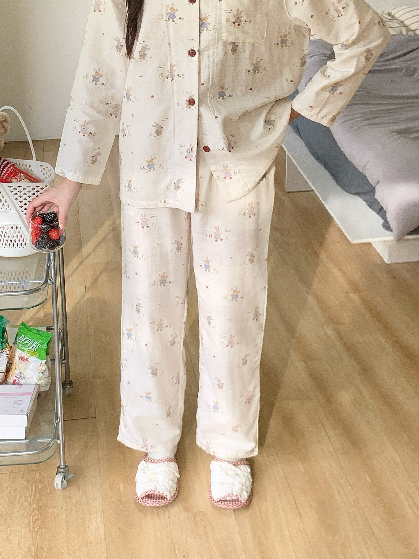 ChicShe CCTV Broadcast Classe A Pigiama a doppio strato Abbigliamento da casa in garza di puro cotone Pantaloni lunghi a maniche lunghe Ragazza carina_voghion.com