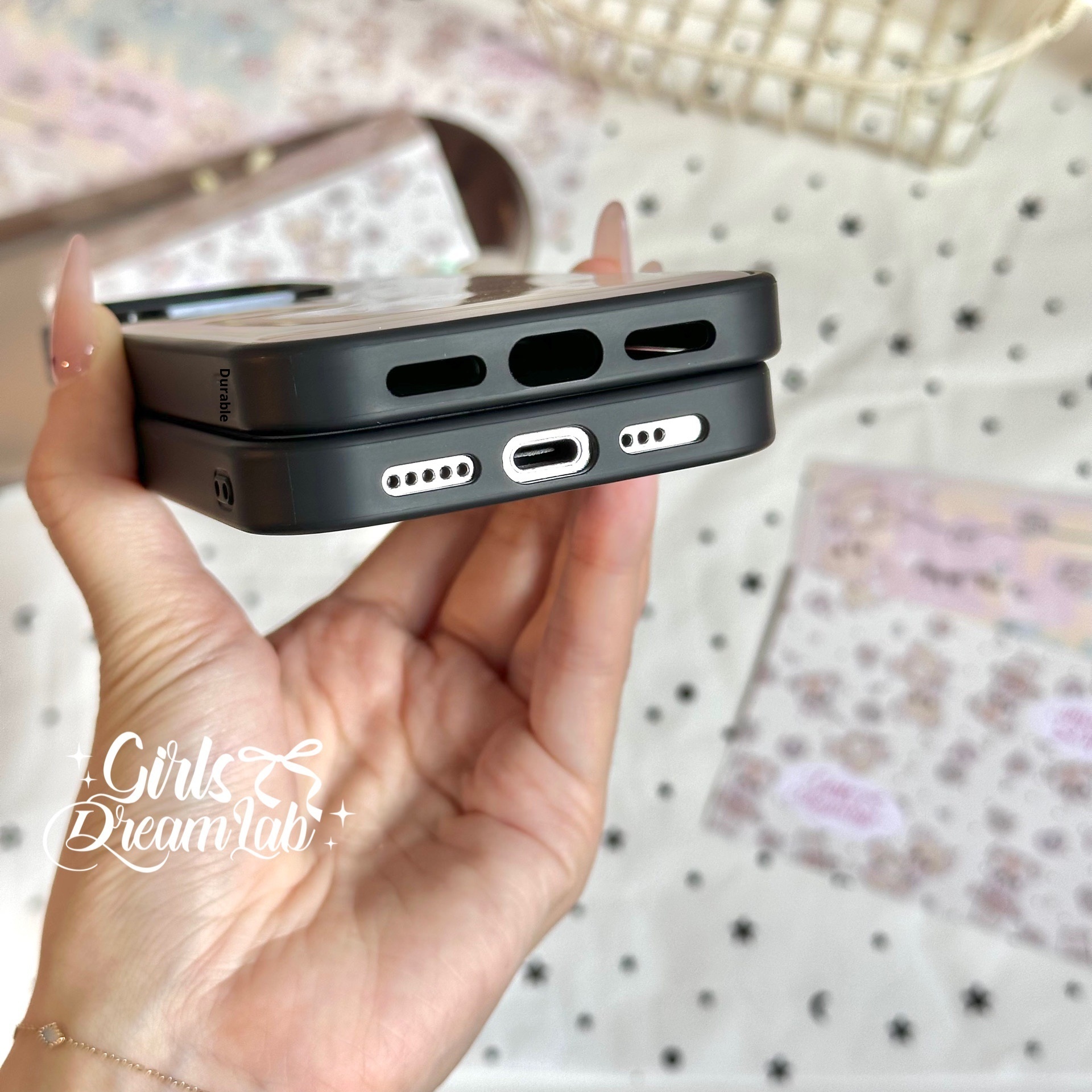 TechGlobe Original Cream Series Plüschbär, Epoxidharz, schwarzer Rahmen, rosa-blaue, niedliche Handyhülle mit großem Loch für iPhone_voghion.com