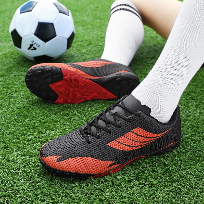 ShoeGlobe Scarpe da calcio basse corte da allenamento in pelle con superficie chiodata e antiscivolo per ragazzi e ragazze_voghion.com