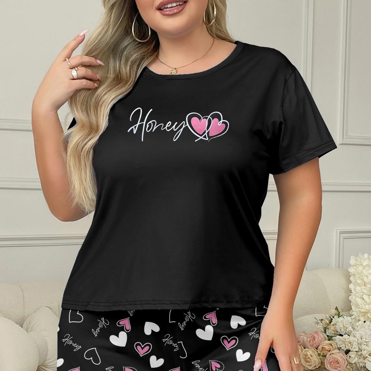 Pigiama ChicShe in seta di latte con stampa a cuore, comodo e casual, con maglietta corta e pantaloncini, stile europeo e americano, transfrontaliero_voghion.com