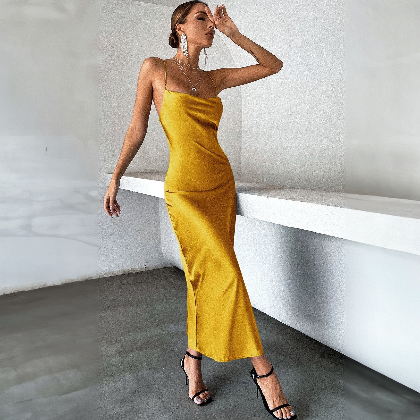 ChicShe – Europäischer und amerikanischer Stil, grenzüberschreitend, Sommer 2024, neue Mode, ärmellos, figurbetont, sexy, in reinem Schwarz, mit Trägern_voghion.com