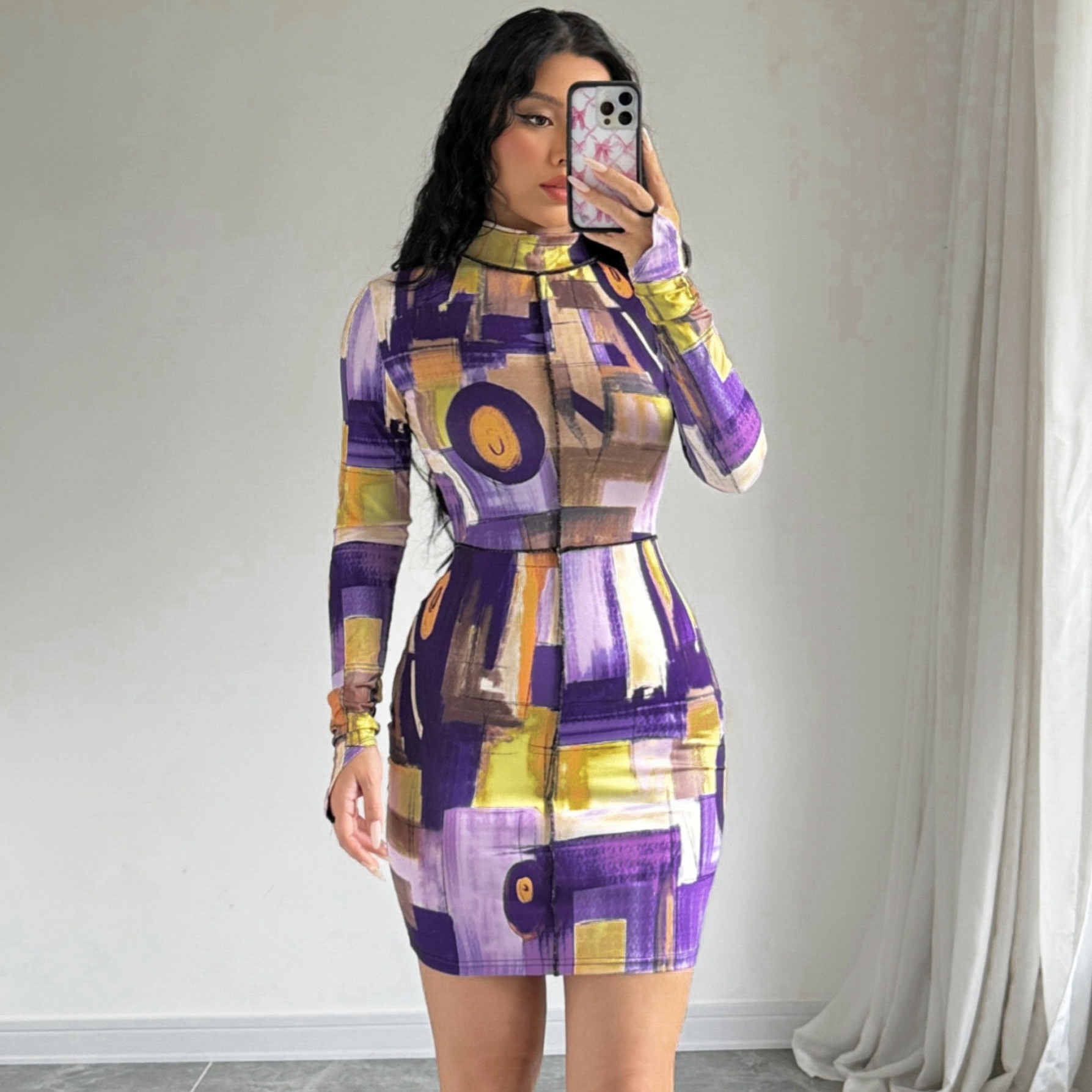 ChicShe Collection Printemps 2025 - Robe moulante courte à manches longues et col montant, imprimé peinture à l'huile, collection femme, vente en gros_voghion.com