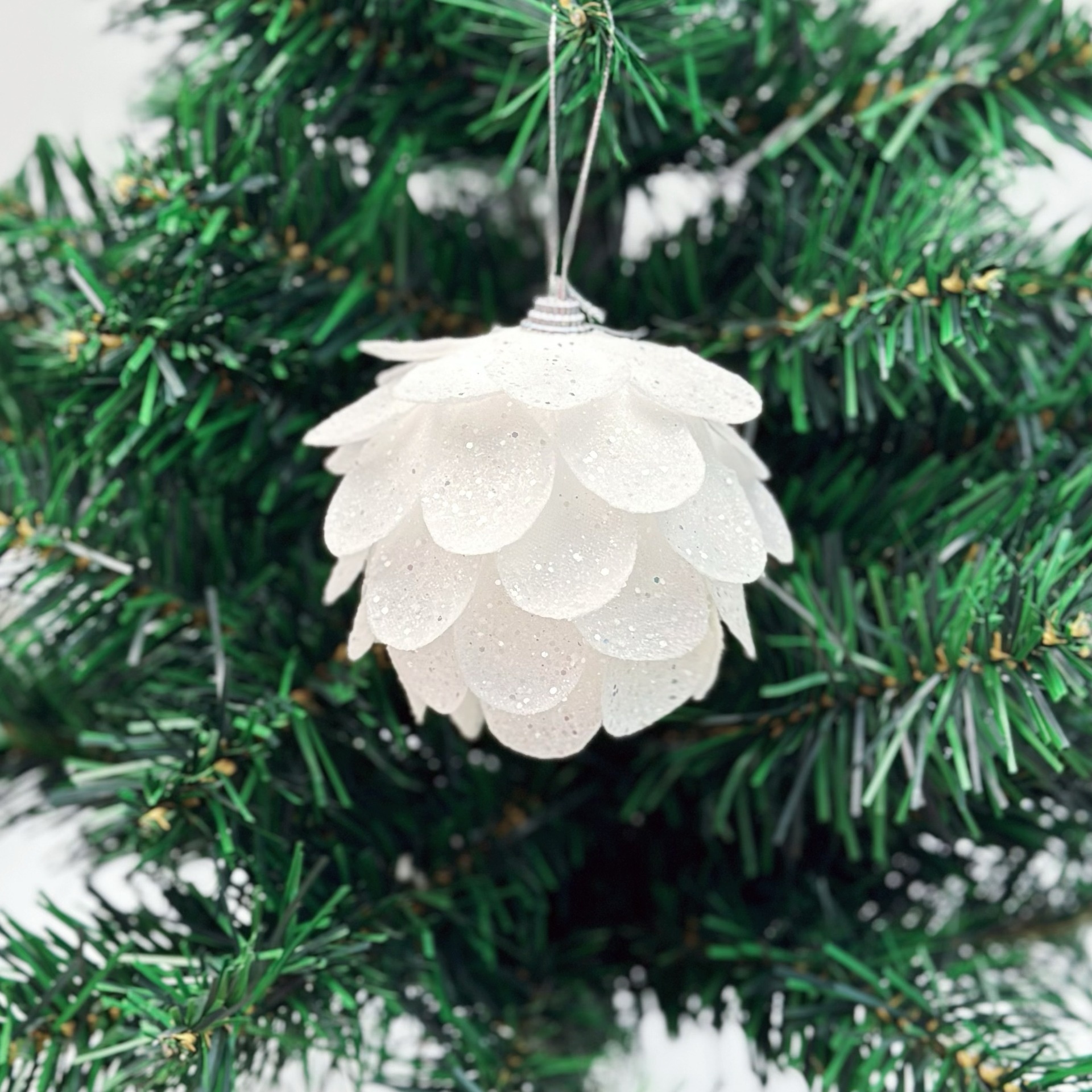 Lillian Cross-Border Foam Atmosphere Fluffy Ball White Christmas Tree Sticky Powder Decoration Petal_voghion.com