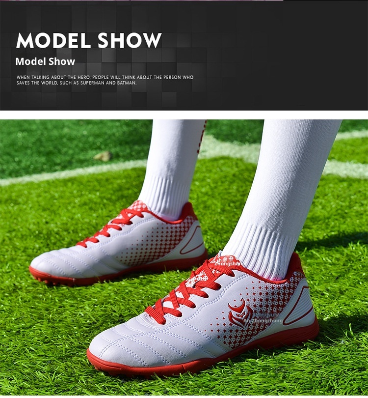 Zapatillas de entrenamiento de fútbol para mujer, estilo coreano, con tachuelas, para niños y niñas, de ShoeGlobe Wholesale. Disponibles en color rosa._voghion.com