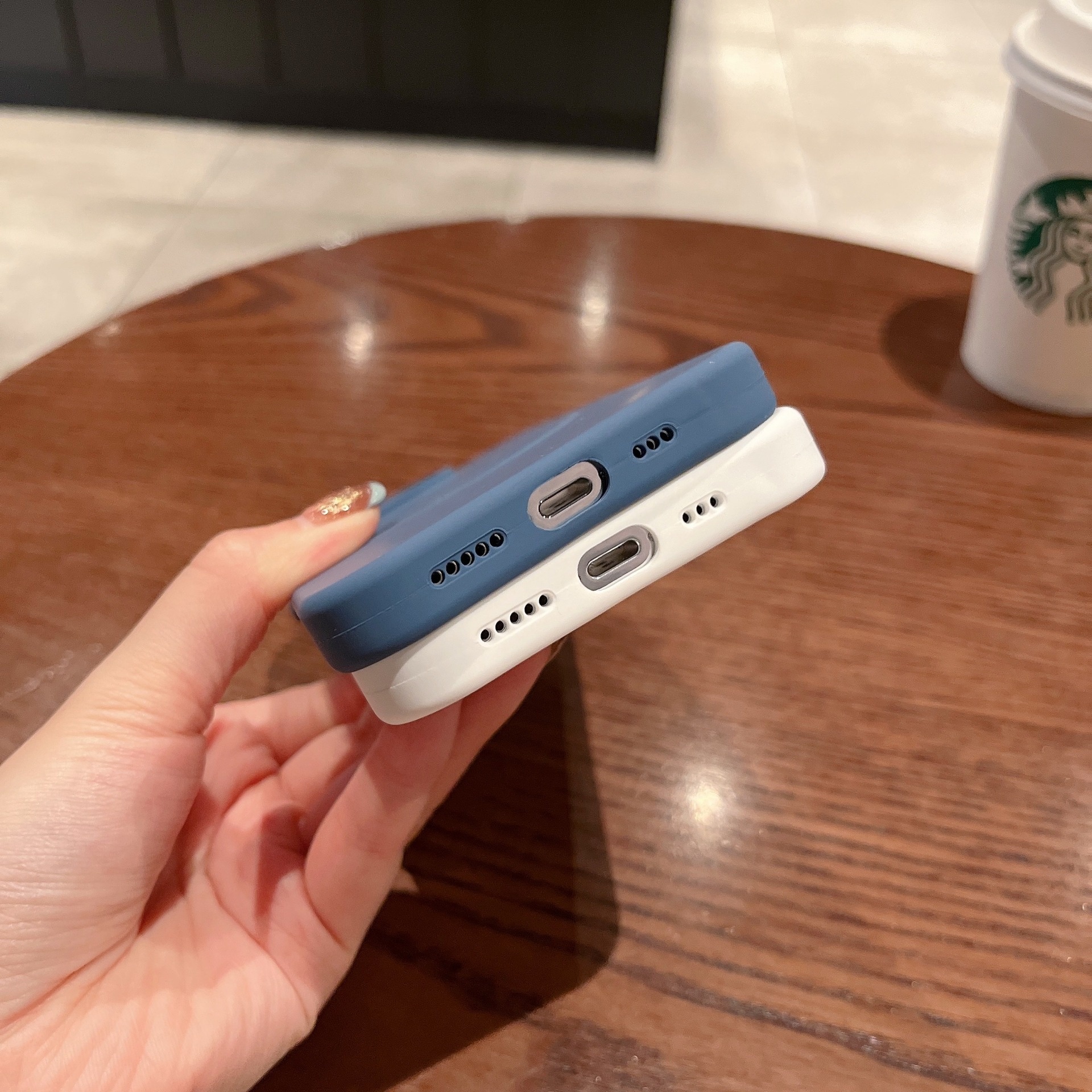 Étui de téléphone TechGlobe compatible avec iPhone 17 Pro Max, chargement magnétique liquide, en silicone avec large ouverture, protection antichoc 14 pouces_voghion.com