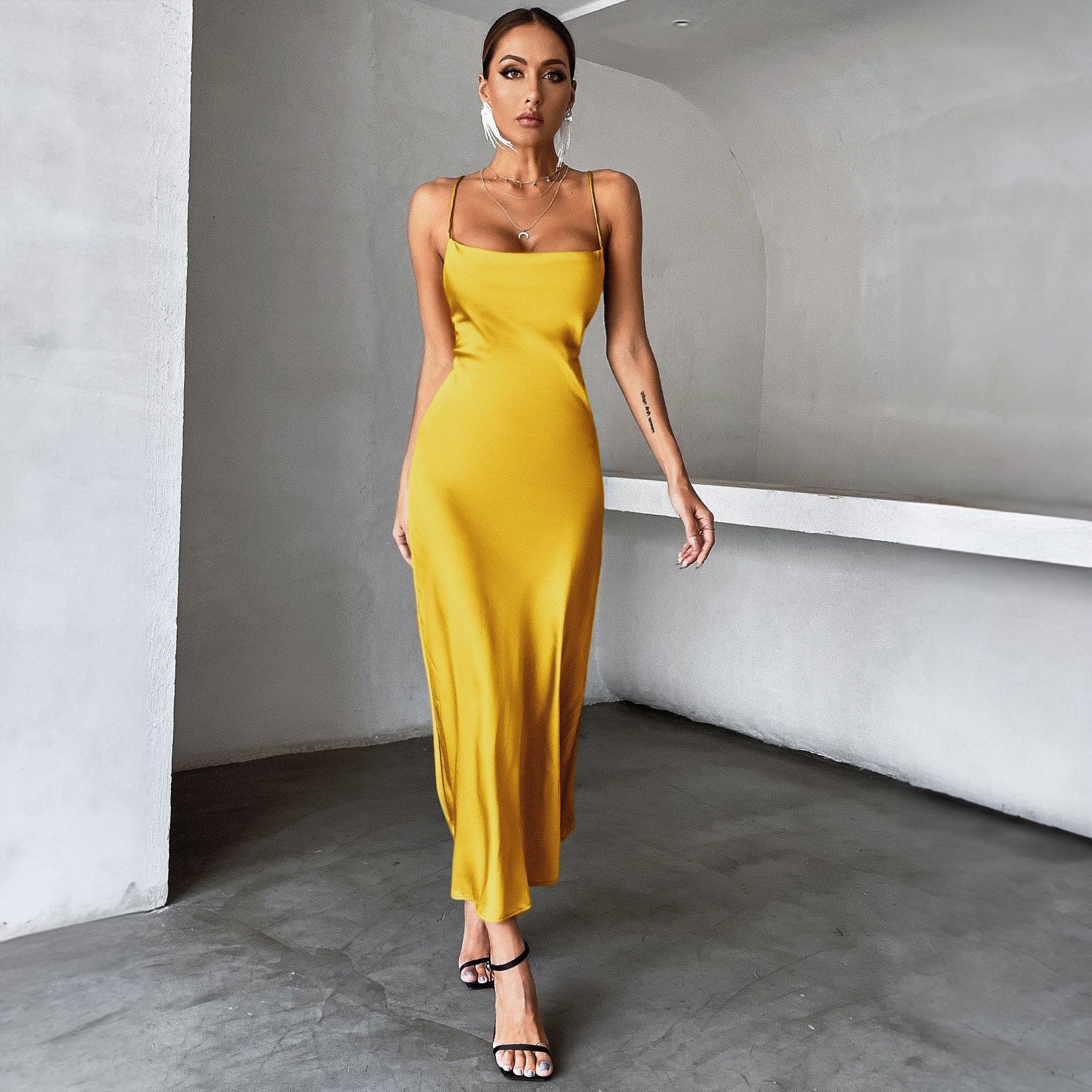 ChicShe – Europäischer und amerikanischer Stil, grenzüberschreitend, Sommer 2024, neue Mode, ärmellos, figurbetont, sexy, in reinem Schwarz, mit Trägern_voghion.com