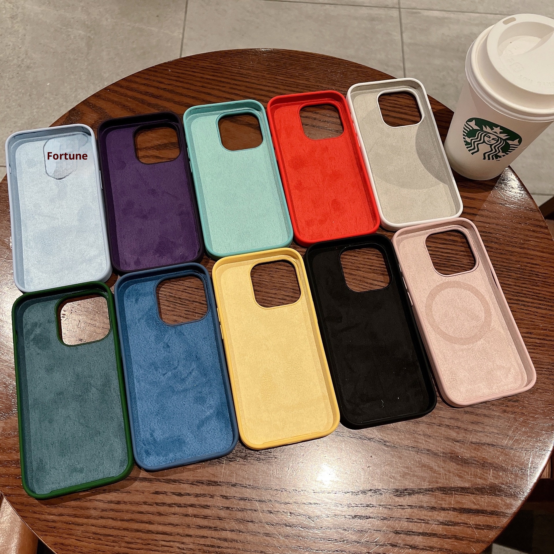 Étui de téléphone TechGlobe compatible avec iPhone 17 Pro Max, chargement magnétique liquide, en silicone avec large ouverture, protection antichoc 14 pouces_voghion.com