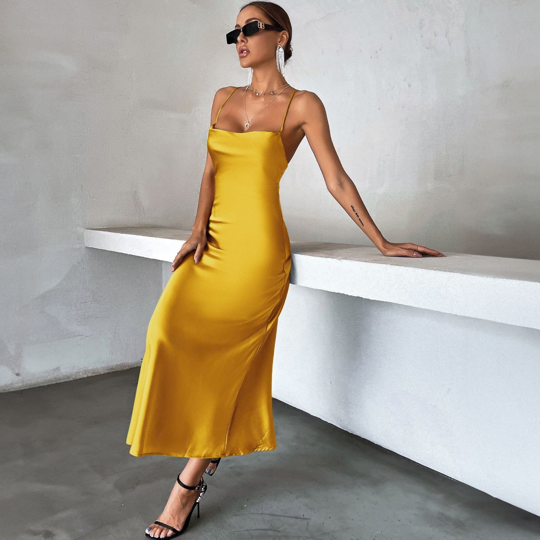 ChicShe – Europäischer und amerikanischer Stil, grenzüberschreitend, Sommer 2024, neue Mode, ärmellos, figurbetont, sexy, in reinem Schwarz, mit Trägern_voghion.com