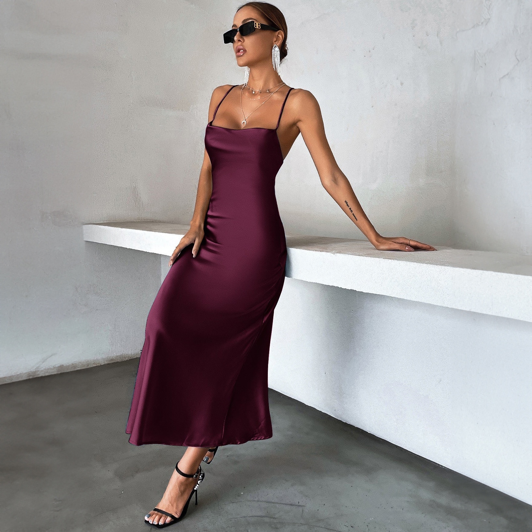 ChicShe – Europäischer und amerikanischer Stil, grenzüberschreitend, Sommer 2024, neue Mode, ärmellos, figurbetont, sexy, in reinem Schwarz, mit Trägern_voghion.com