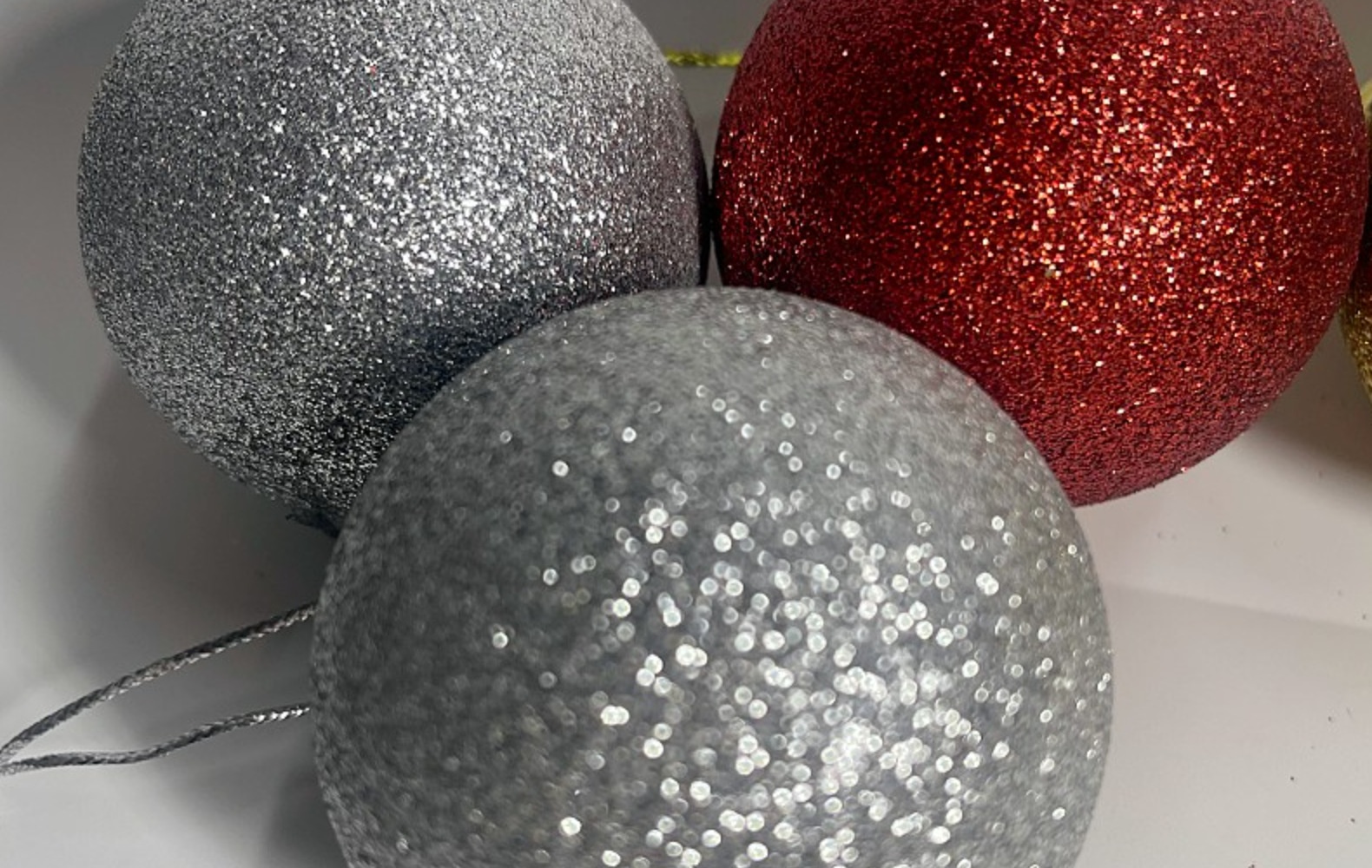 Boules décoratives de Noël en plastique pailleté en vrac, 3/4/5/6/8 cm, pour fêtes et festivals, de Lillian Factory Direct Supply_voghion.com