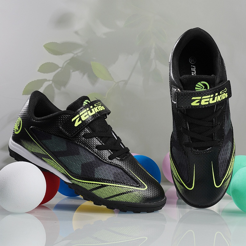 ShoeGlobe Summer Mesh Breathable Sweat-Absorbing Children's Low-Cut Studded Wear-Resistant Boys And Girls Non-Slip Soccer Shoes_voghion.com