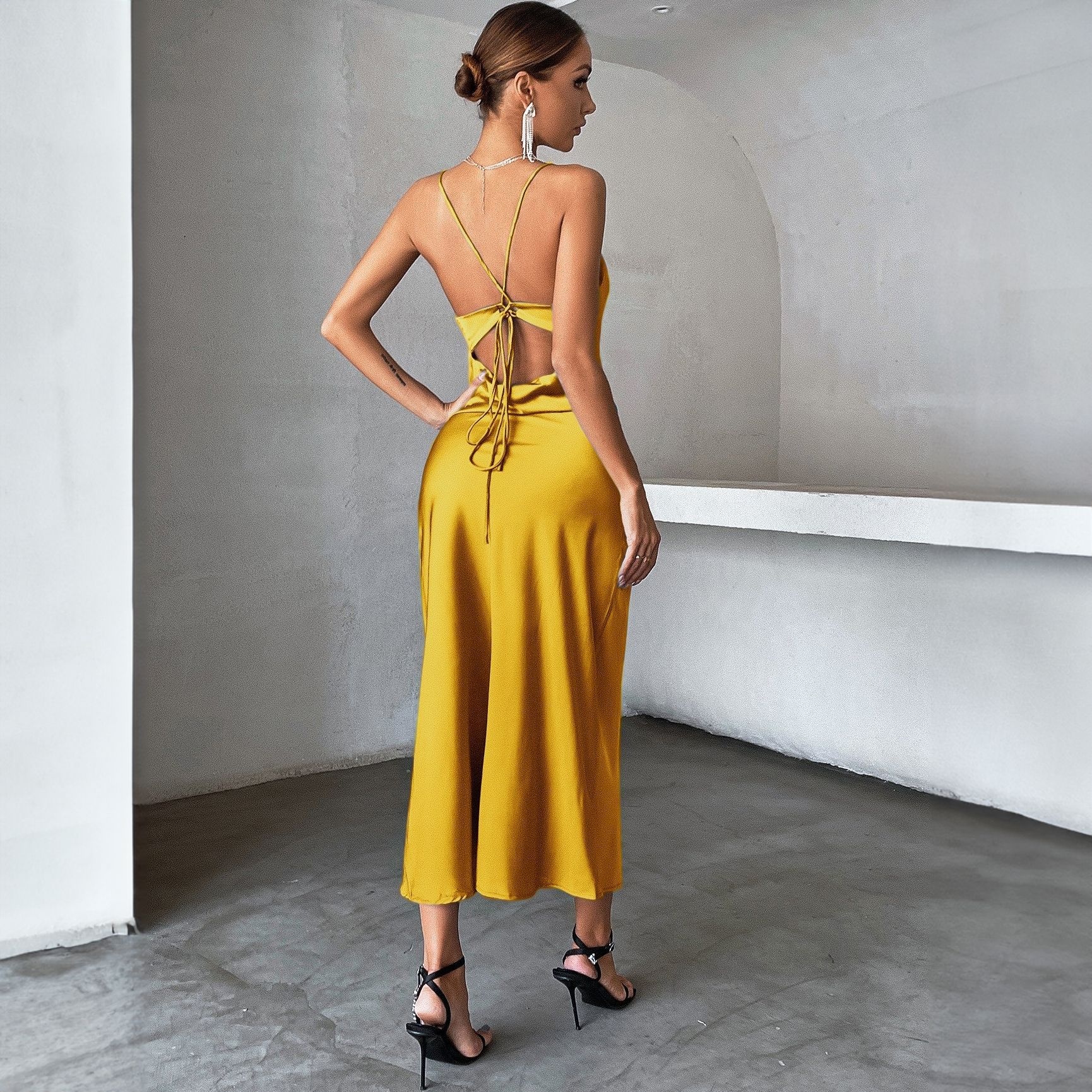 ChicShe – Europäischer und amerikanischer Stil, grenzüberschreitend, Sommer 2024, neue Mode, ärmellos, figurbetont, sexy, in reinem Schwarz, mit Trägern_voghion.com