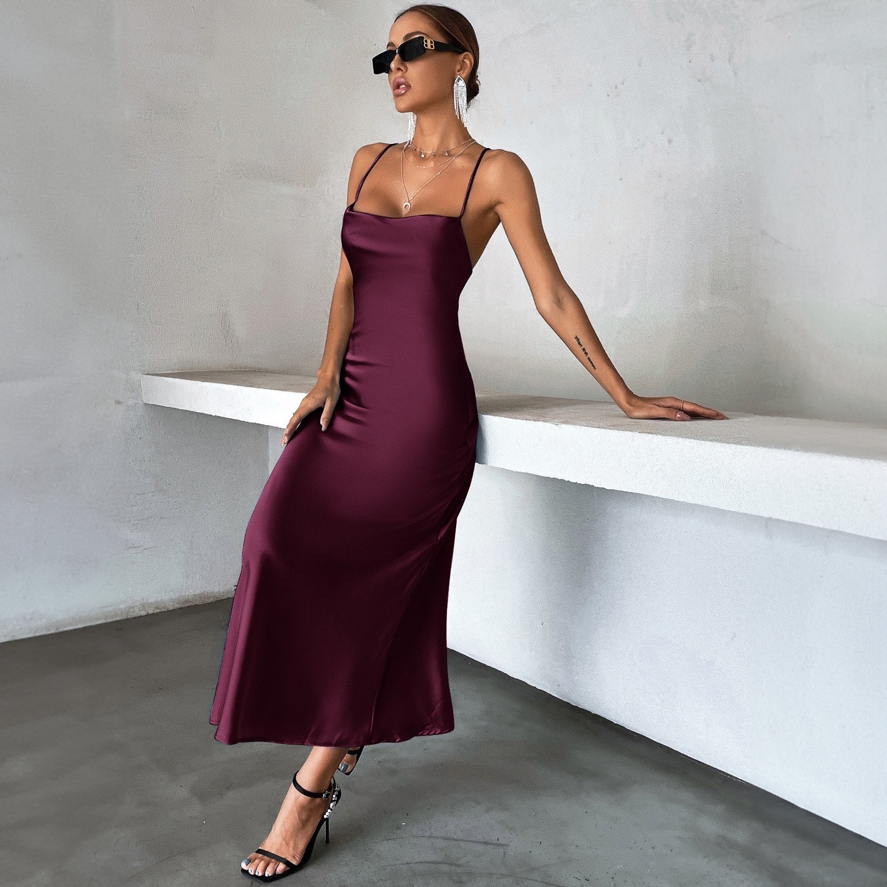 ChicShe – Europäischer und amerikanischer Stil, grenzüberschreitend, Sommer 2024, neue Mode, ärmellos, figurbetont, sexy, in reinem Schwarz, mit Trägern_voghion.com