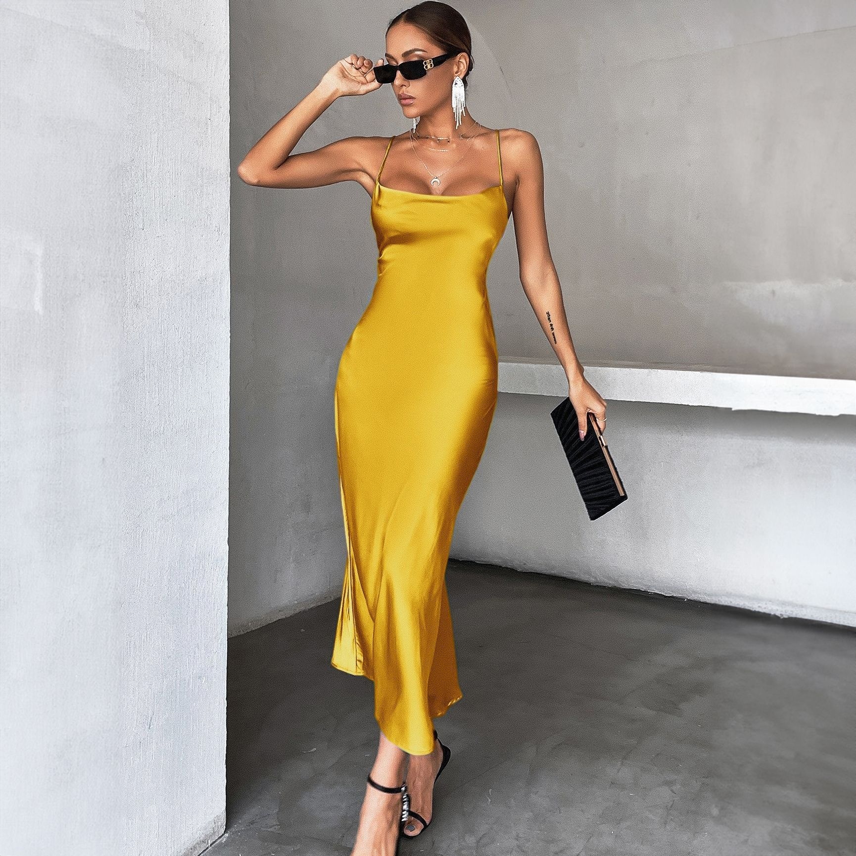 ChicShe – Europäischer und amerikanischer Stil, grenzüberschreitend, Sommer 2024, neue Mode, ärmellos, figurbetont, sexy, in reinem Schwarz, mit Trägern_voghion.com