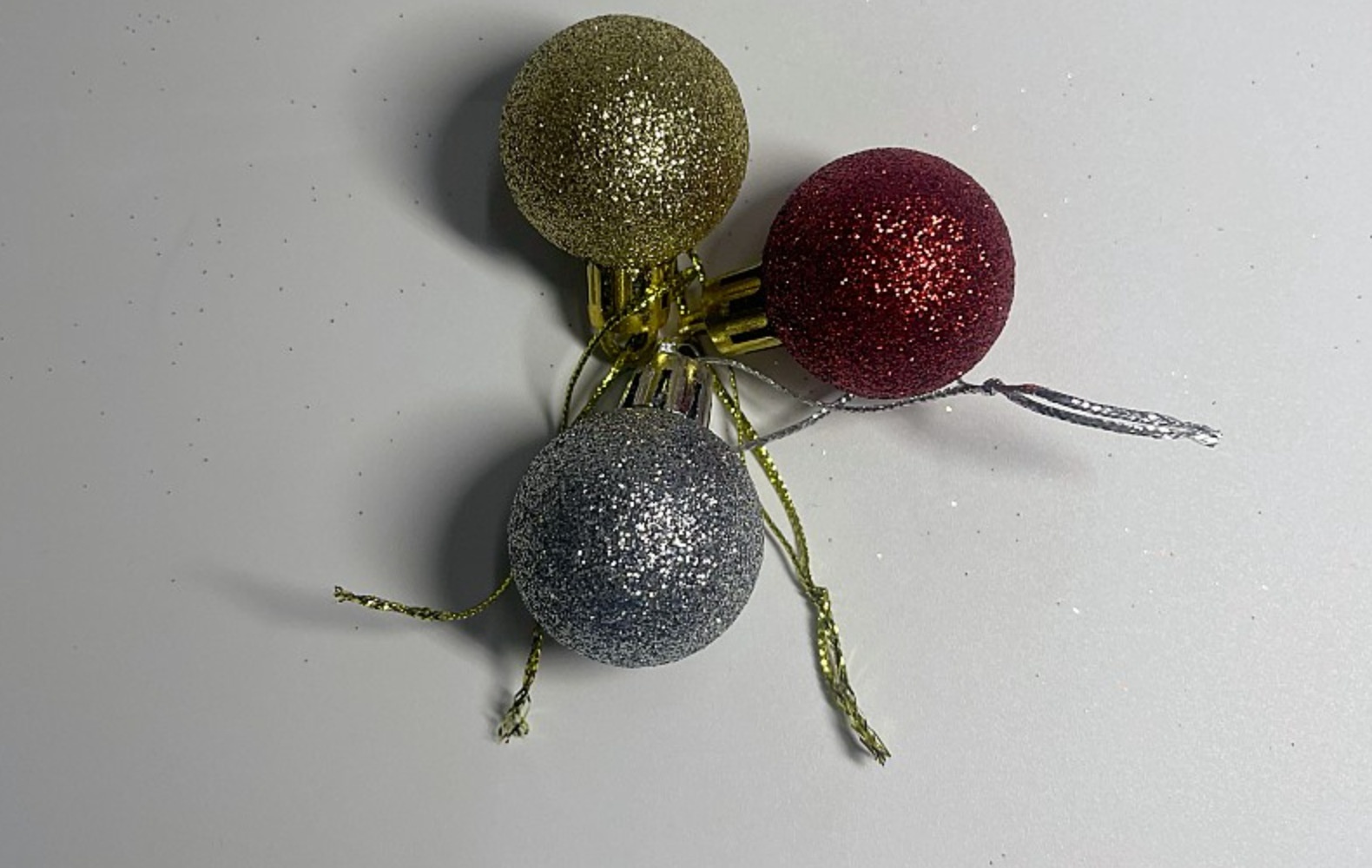 Boules décoratives de Noël en plastique pailleté en vrac, 3/4/5/6/8 cm, pour fêtes et festivals, de Lillian Factory Direct Supply_voghion.com