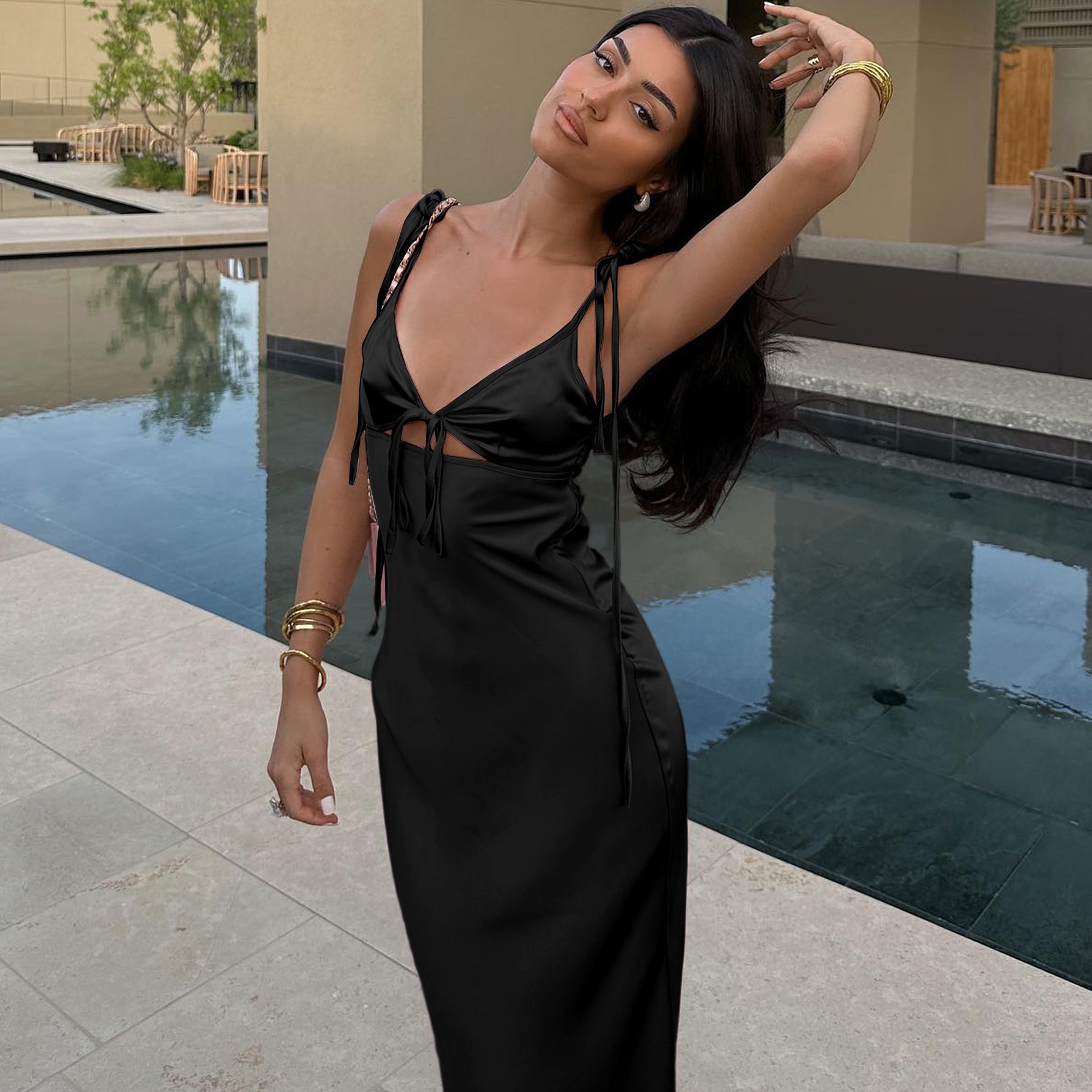 ChicShe 2025 Robe longue sans manches en satin, décolleté en V et bretelles à nouer, collection été 2025 pour femmes_voghion.com