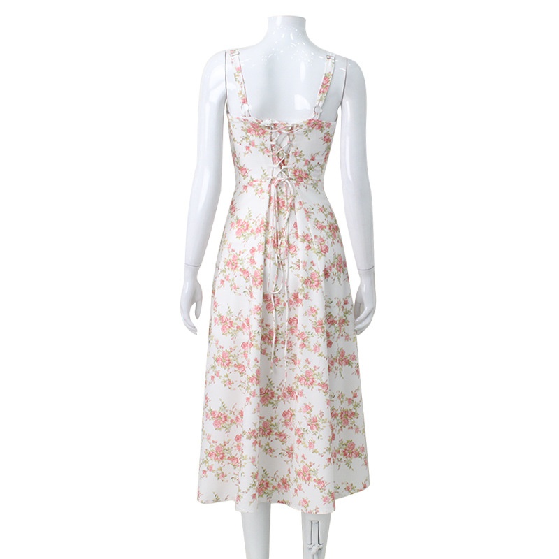 Elegantes Kleid von ChicShe im europäisch-amerikanischen Stil mit französischem Blumenmuster, Trägern, Fischgrätengürtel in der Taille und Schlitz._voghion.com