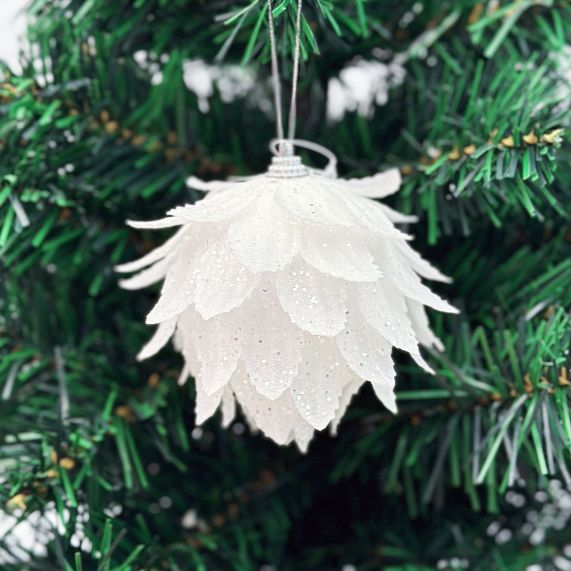 Lillian Cross-Border Foam Atmosphere Fluffy Ball White Christmas Tree Sticky Powder Decoration Petal_voghion.com