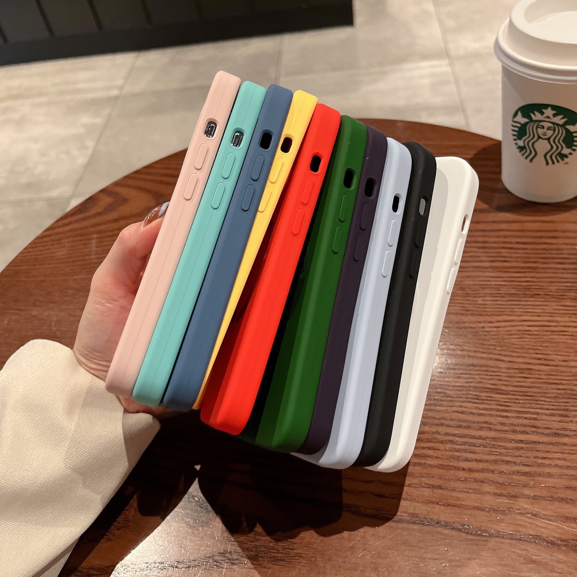 Étui de téléphone TechGlobe compatible avec iPhone 17 Pro Max, chargement magnétique liquide, en silicone avec large ouverture, protection antichoc 14 pouces_voghion.com