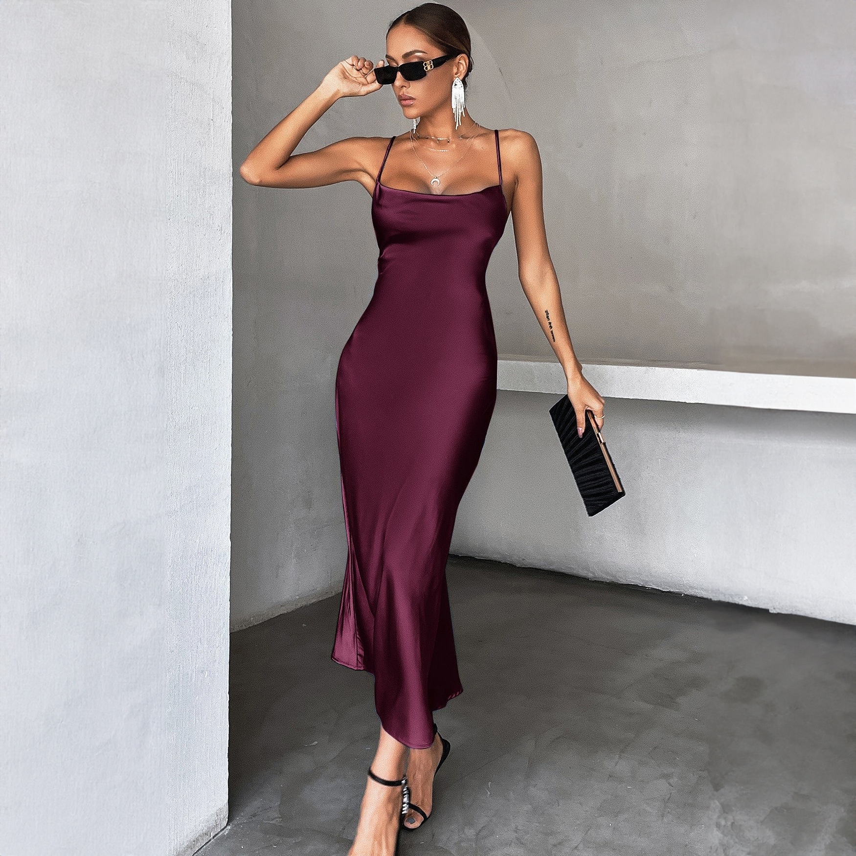 ChicShe – Europäischer und amerikanischer Stil, grenzüberschreitend, Sommer 2024, neue Mode, ärmellos, figurbetont, sexy, in reinem Schwarz, mit Trägern_voghion.com