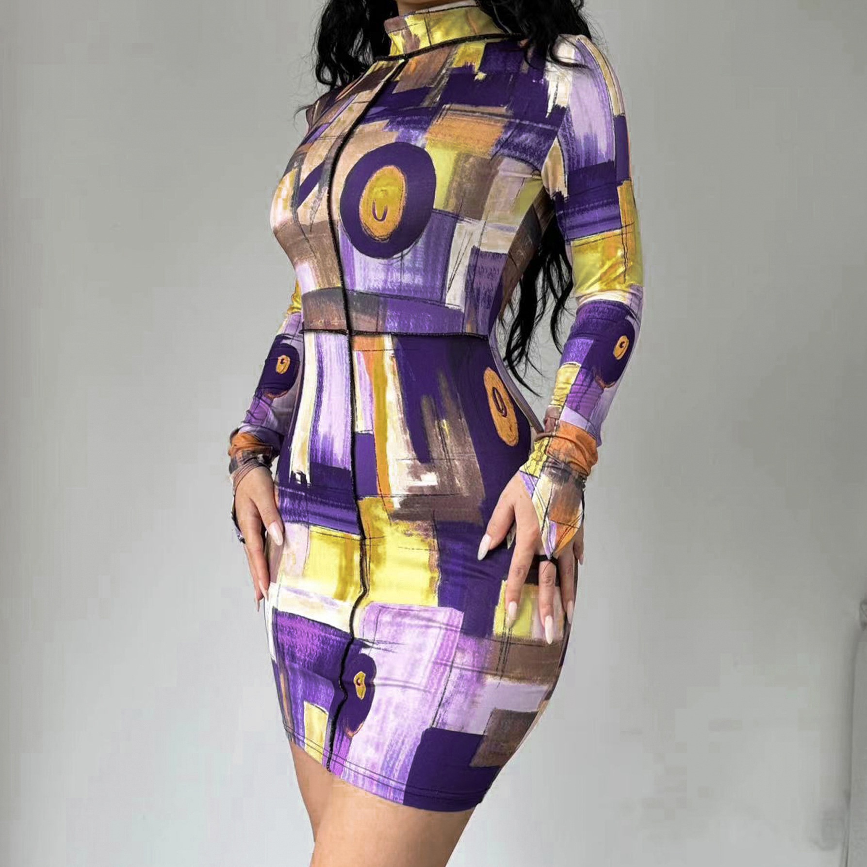 ChicShe Collection Printemps 2025 - Robe moulante courte à manches longues et col montant, imprimé peinture à l'huile, collection femme, vente en gros_voghion.com