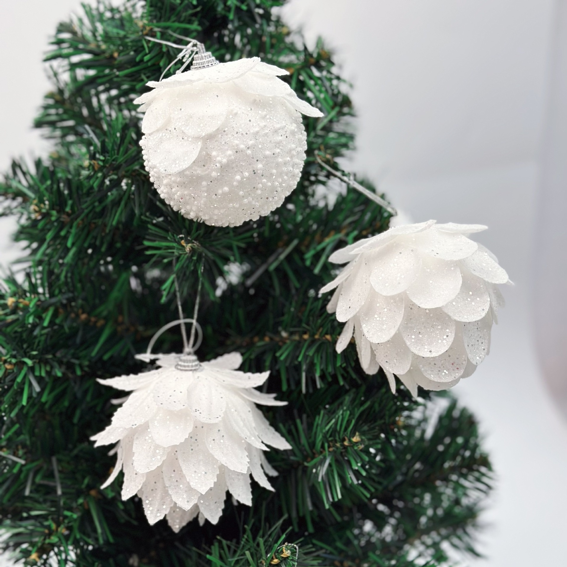 Lillian Cross-Border Foam Atmosphere Fluffy Ball White Christmas Tree Sticky Powder Decoration Petal_voghion.com