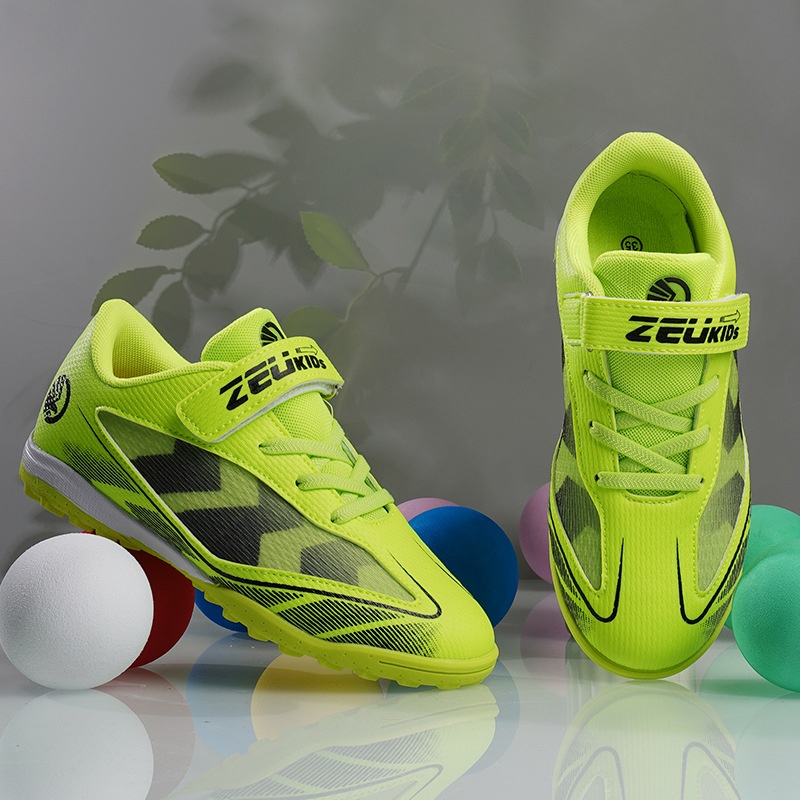 ShoeGlobe Summer Mesh Breathable Sweat-Absorbing Children's Low-Cut Studded Wear-Resistant Boys And Girls Non-Slip Soccer Shoes_voghion.com