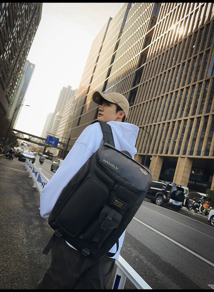 ActiveGo Nuovo Zaino Sportivo da Badminton per Uomo Grande Capacità Multiuso Borsa da Viaggio per Escursionismo all'Aperto Resistente all'Acqua_voghion.com