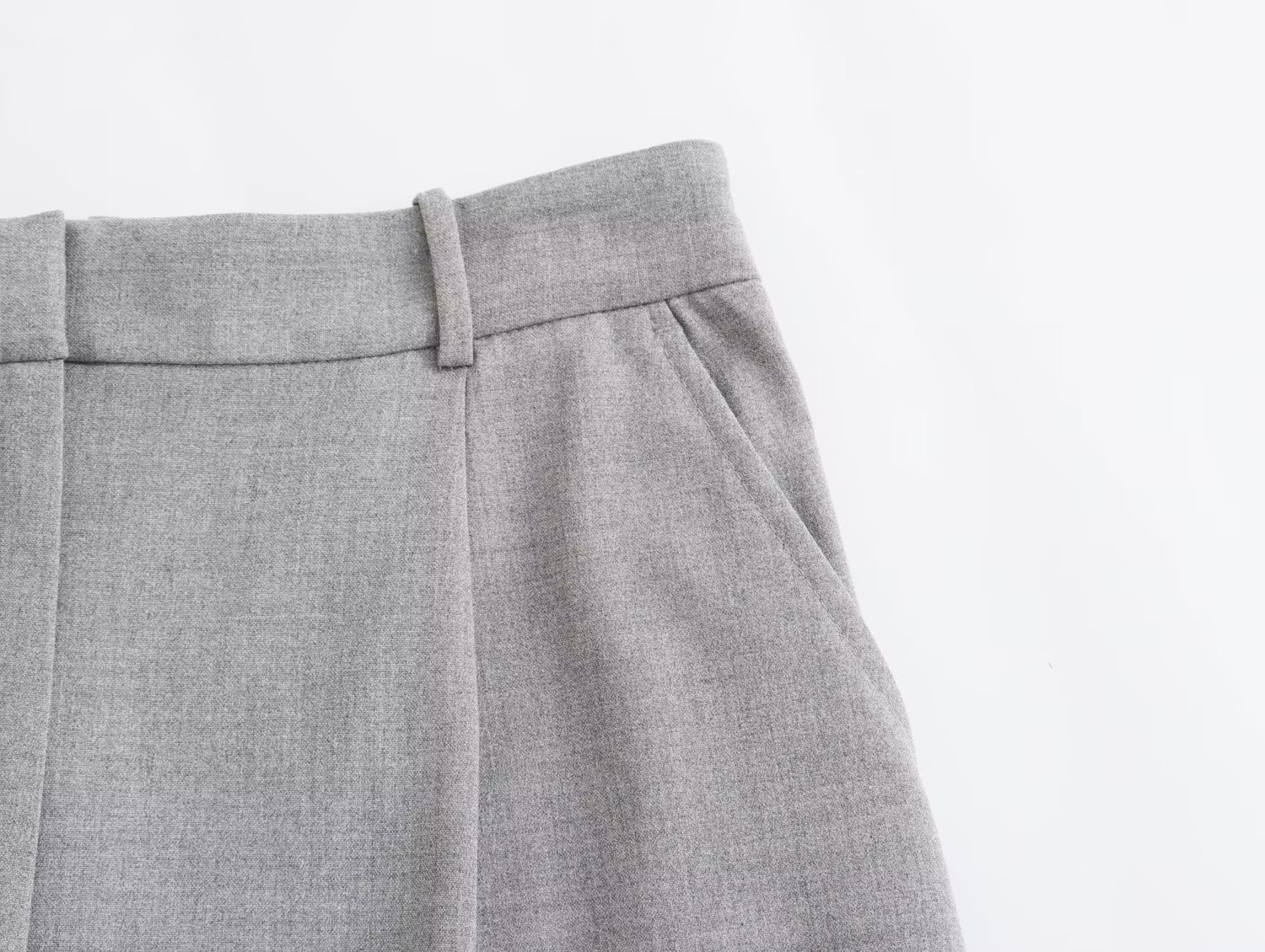 ChicShe 7893-Autumn New Women's Fashion European And American Style V-neck Sleeveless Vest + Casual Suit Shorts Set For Women_voghion.com