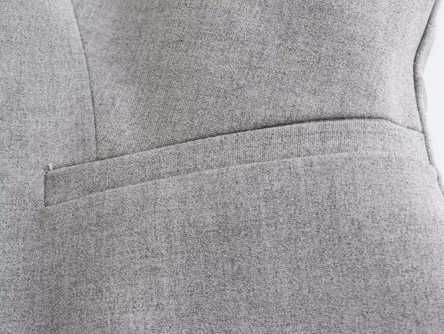 ChicShe 7893-Autumn New Women's Fashion European And American Style V-neck Sleeveless Vest + Casual Suit Shorts Set For Women_voghion.com