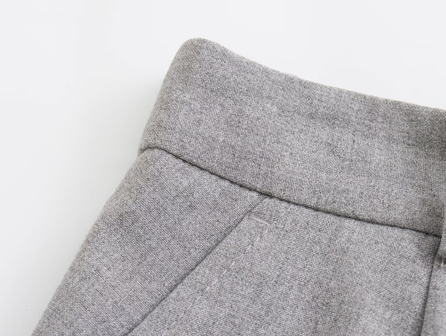 ChicShe 7893-Autumn New Women's Fashion European And American Style V-neck Sleeveless Vest + Casual Suit Shorts Set For Women_voghion.com